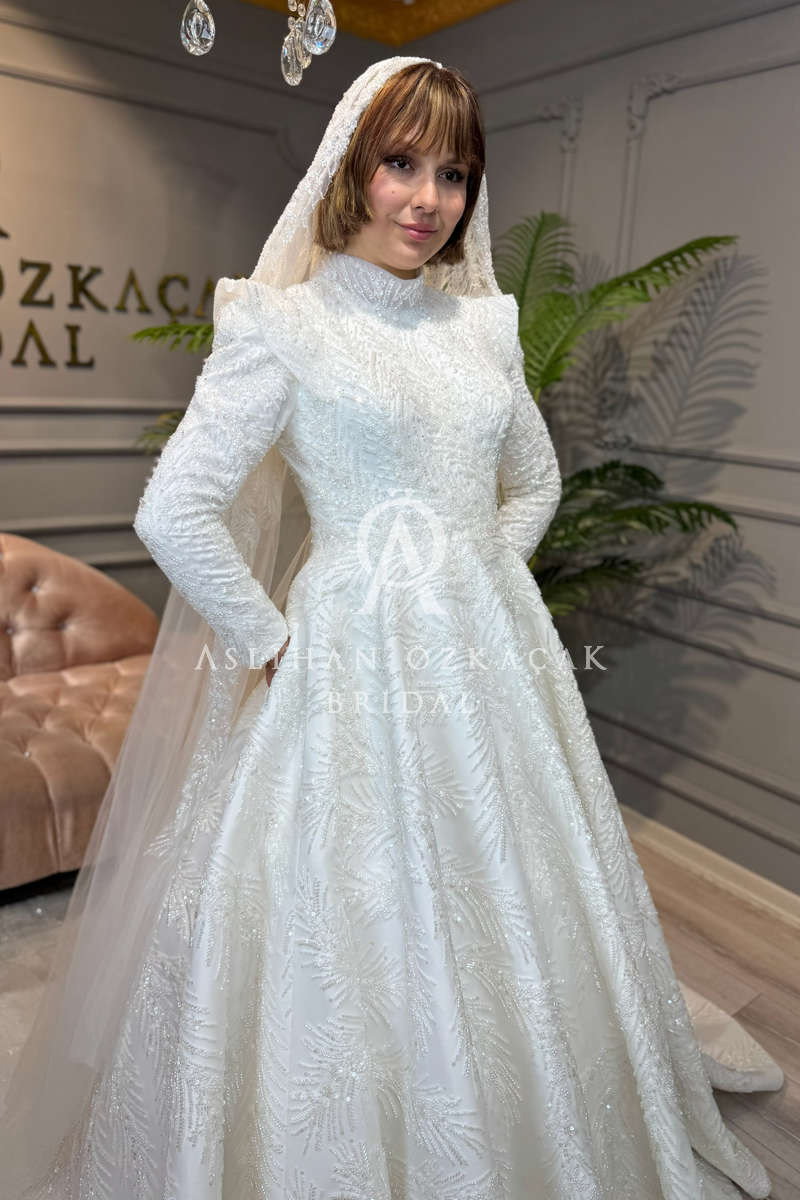 Mısra Kasnak İşlemeli Tesettür Gelinlik Modeli