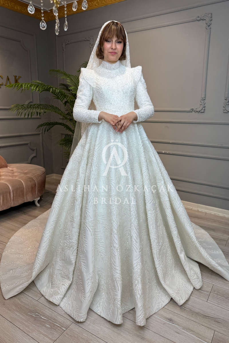 Mısra Kasnak İşlemeli Tesettür Gelinlik Modeli