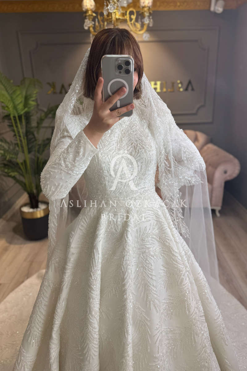 Mısra Kasnak İşlemeli Tesettür Gelinlik Modeli