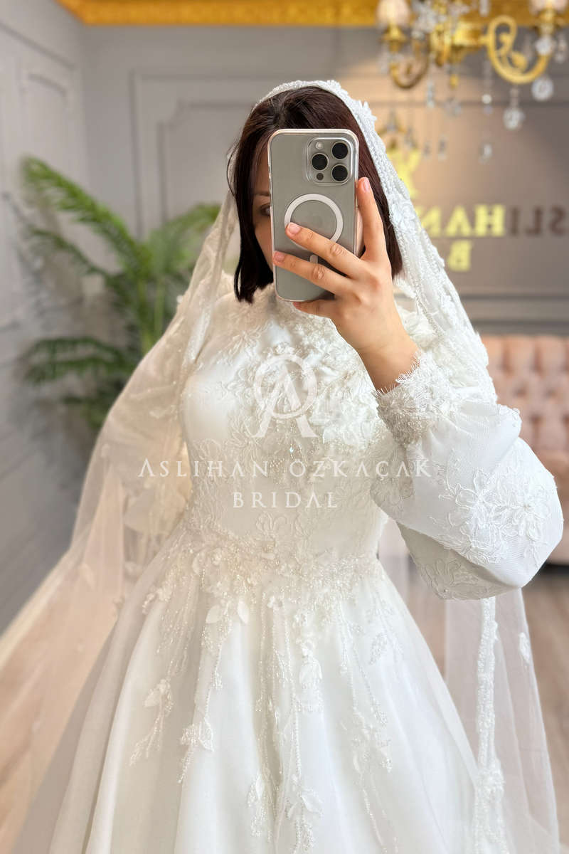 Lilya Helen Tesettür Gelinlik Modeli